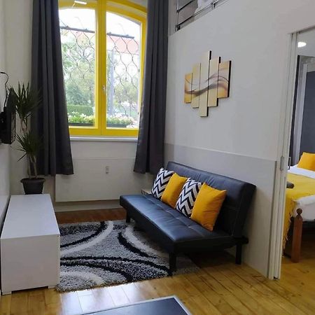 LYLY APARTMENT - Parkování Zdarma - U centra Praga Exterior foto