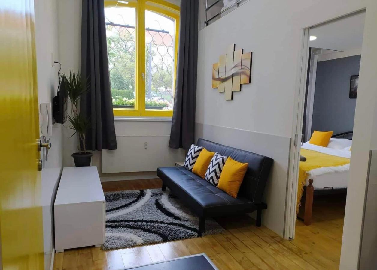LYLY APARTMENT - Parkování Zdarma - U centra Praga Exterior foto